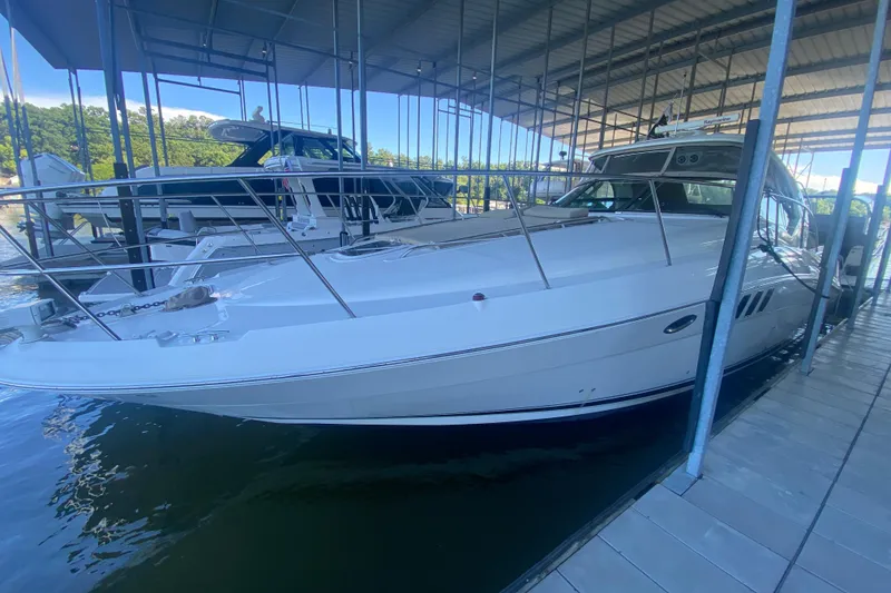The Image of 2007 Sea Ray 40 Sundancer yacht docked in a marina under a covered structure. - 0