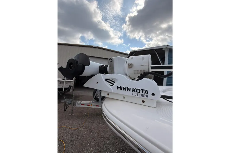 Slide: The Image of Minn Kota Ulterra motor on 2022 Robalo 266 Cayman boat under cloudy sky. - 33