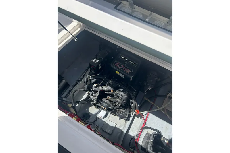 Slide: The Image of Engine compartment of a 1998 Four Winns 258 Vista boat with Volvo Penta 5.7 GSi engine. - 20