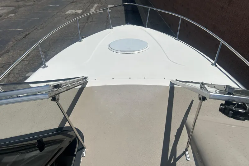 Slide: The Image of 1998 Four Winns 258 Vista boat deck with open windshield and railing. - 6