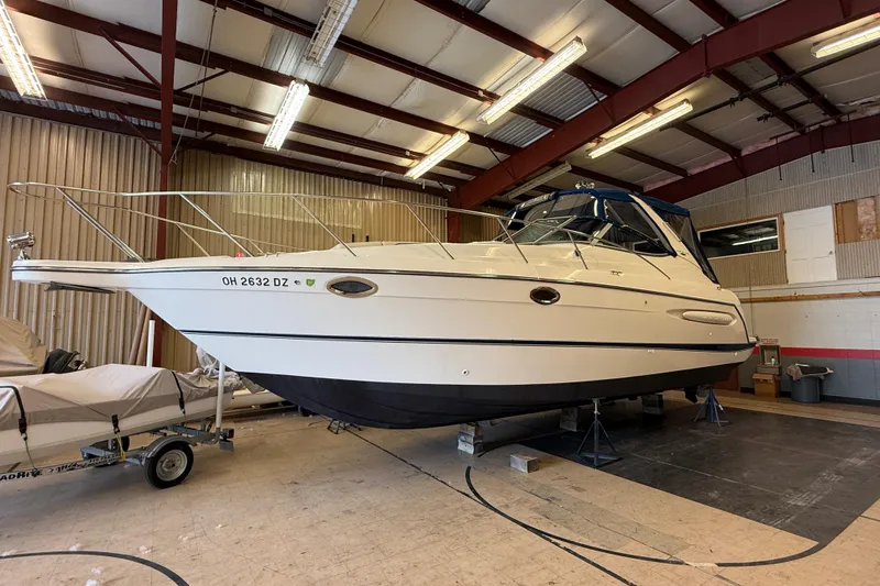 The Image of 2005 Maxum 3300 SCR boat in indoor storage facility. - 0