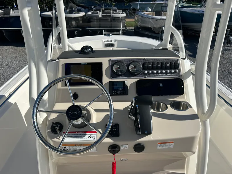 Slide: The Image of Boston Whaler 210 Montauk 2027 - 15