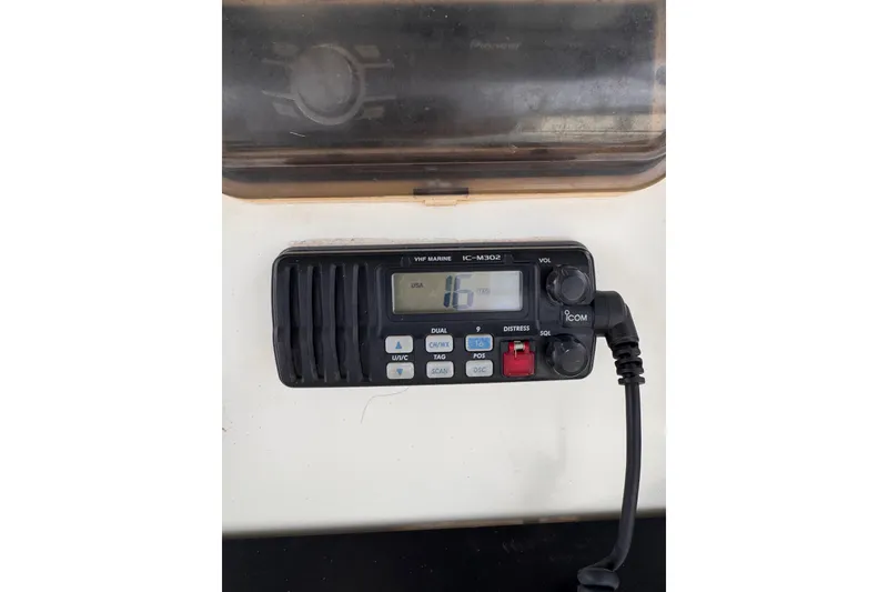 Slide: The Image of VHF marine radio on 2004 Pursuit 2670 Cuddy Console boat dashboard. - 33