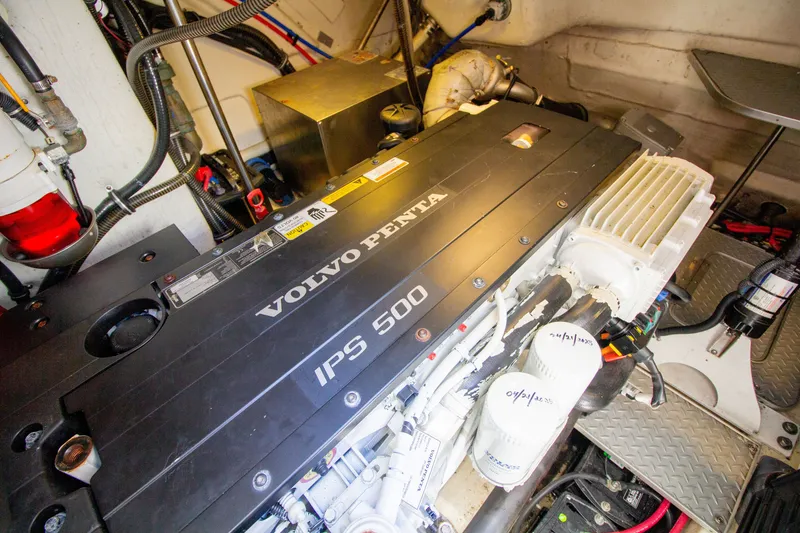 Slide: The Image of Volvo Penta IPS 500 engine in a 2016 Formula 40 Performance Cruiser. - 31