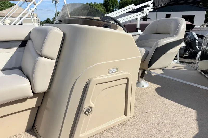 Slide: The Image of 2010 Bennington 20SLi boat interior with beige seating and steering console. - 5