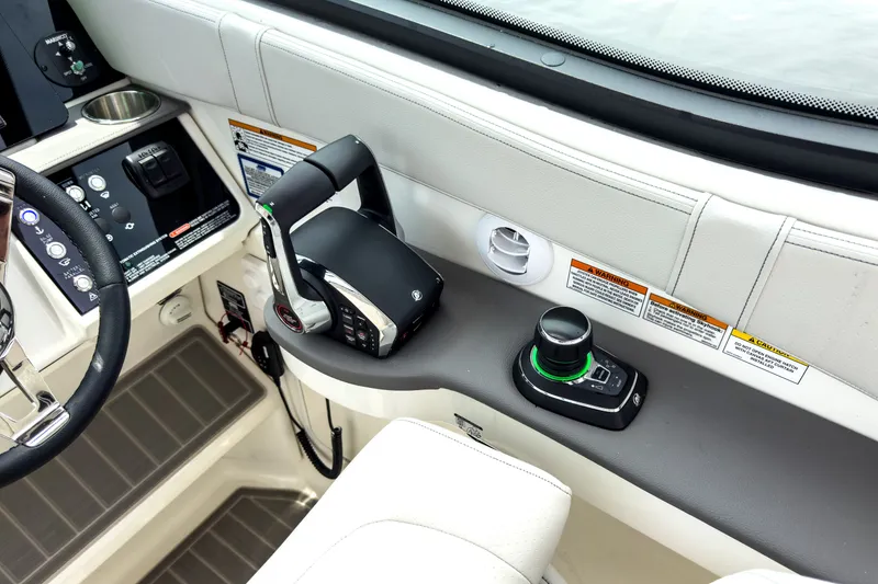 Slide: The Image of Sea Ray Sundancer 320 Outboard 2027 - 15
