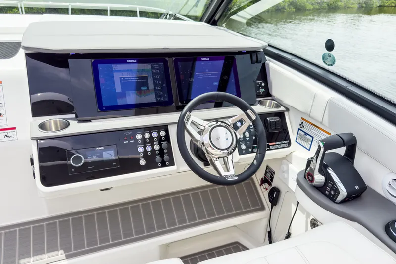 Slide: The Image of Sea Ray Sundancer 320 Outboard 2027 - 13