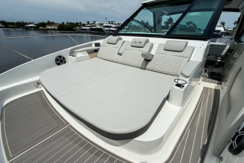 Slide: The Image of Sea Ray Sundancer 320 Outboard 2027 - 24
