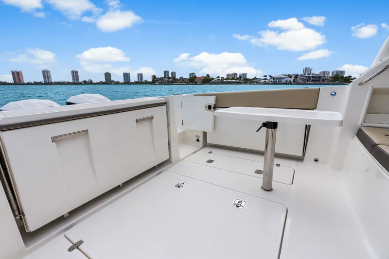 Slide: The Image of Pursuit DC 365 Dual Console 2021 on water with city view. - 39