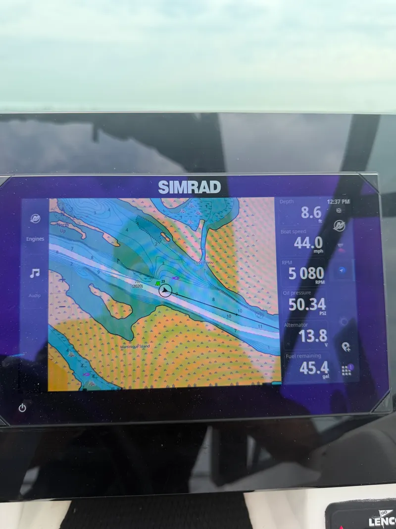 Slide: The Image of Sea Ray SDX 250 2025 - 11