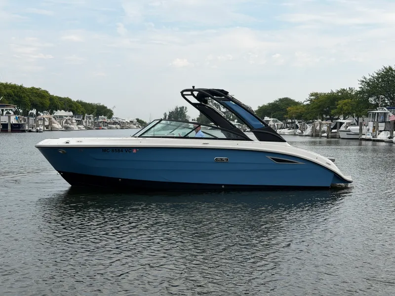 Slide: The Image of Sea Ray SDX 250 2025 - 1