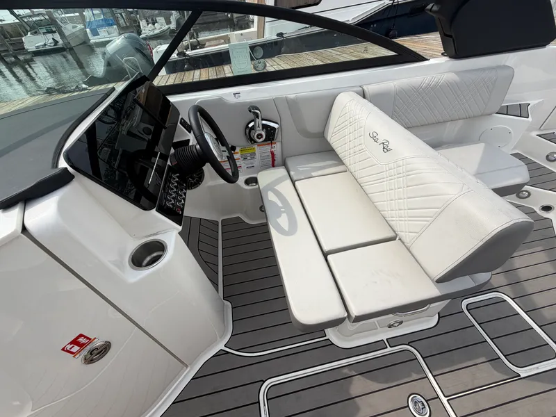 Slide: The Image of Sea Ray SDX 250 2025 - 20