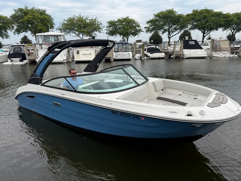 Slide: The Image of Sea Ray SDX 250 2025 - 8