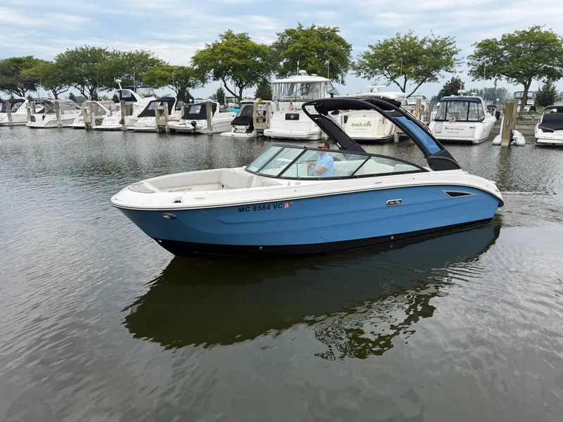 Slide: The Image of Sea Ray SDX 250 2025 - 3