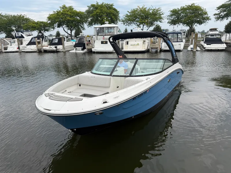 Slide: The Image of Sea Ray SDX 250 2025 - 4