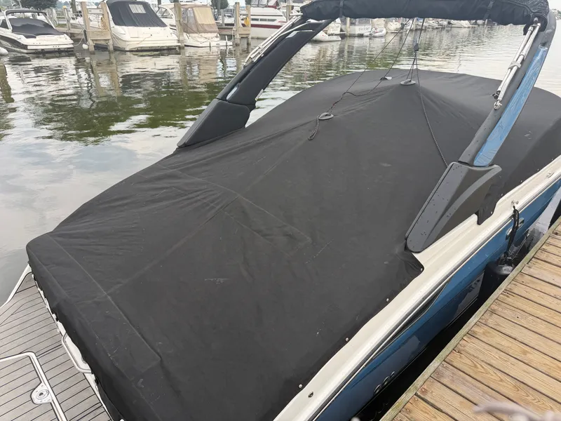 Slide: The Image of Sea Ray SDX 250 2025 - 52