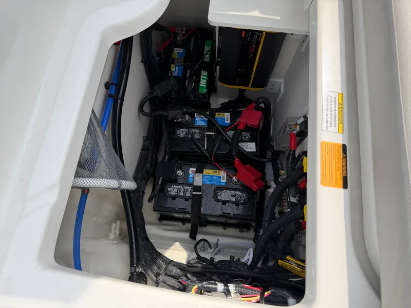 Slide: The Image of Sea Ray SDX 250 2025 - 37