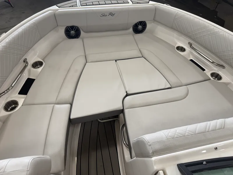 Slide: The Image of Sea Ray SDX 250 2025 - 39