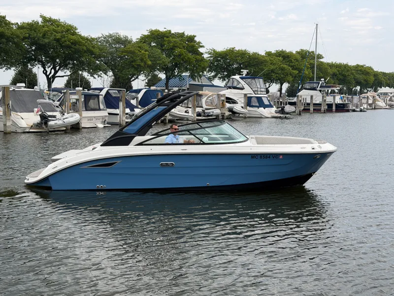 Slide: The Image of Sea Ray SDX 250 2025 - 2