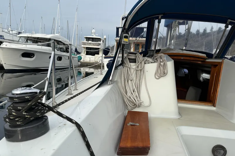Slide: The Image of 1988 Ericson 32-200 sailboat docked at marina, featuring deck and rigging details. - 17