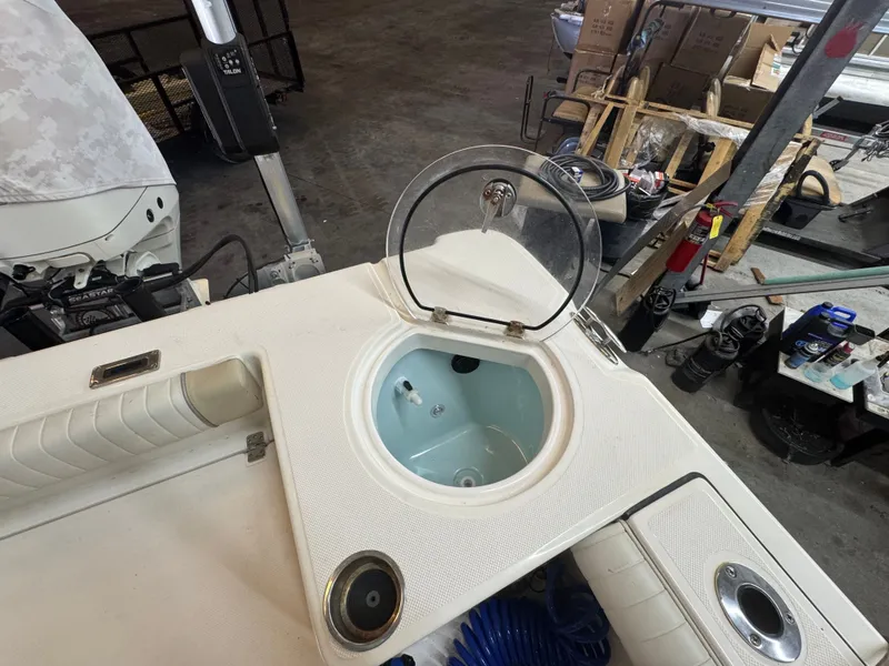 Slide: The Image of Sea Born LX24 Center Console 2020 - 11