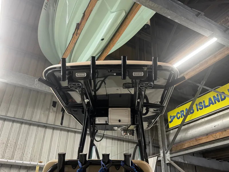 Slide: The Image of Sea Born LX24 Center Console 2020 - 16