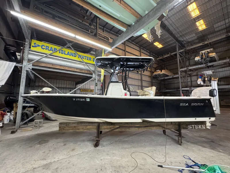 Slide: The Image of Sea Born LX24 Center Console 2020 - 2