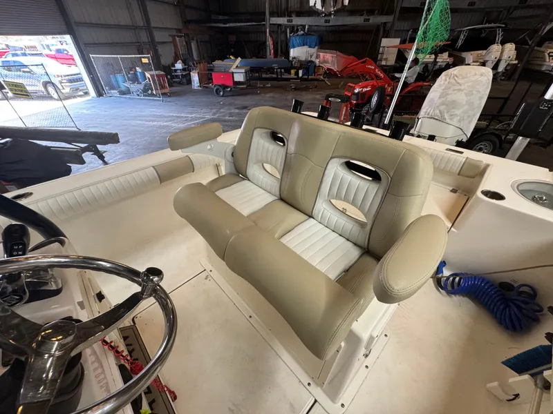 Slide: The Image of Sea Born LX24 Center Console 2020 - 21