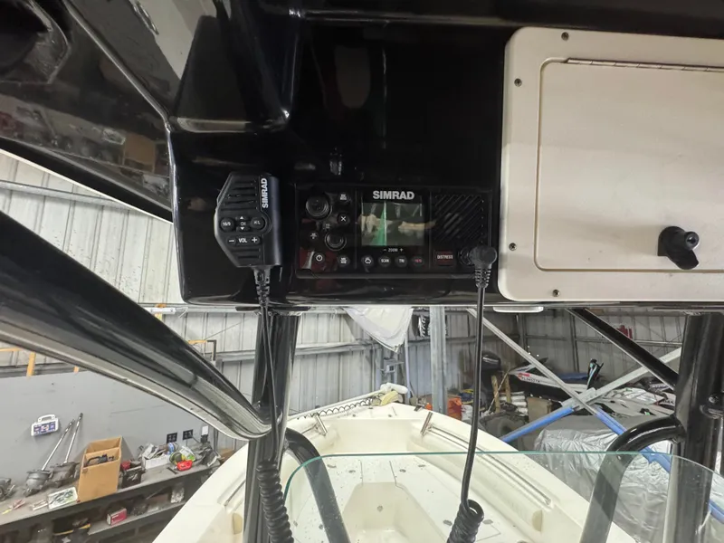 Slide: The Image of Sea Born LX24 Center Console 2020 - 28