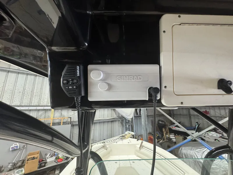 Slide: The Image of Sea Born LX24 Center Console 2020 - 29