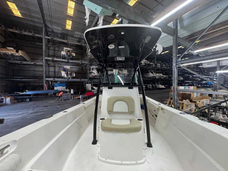Slide: The Image of Sea Born LX24 Center Console 2020 - 32