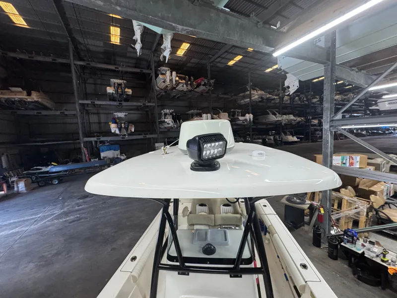 Slide: The Image of Sea Born LX24 Center Console 2020 - 34