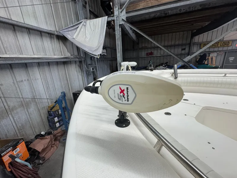 Slide: The Image of Sea Born LX24 Center Console 2020 - 38