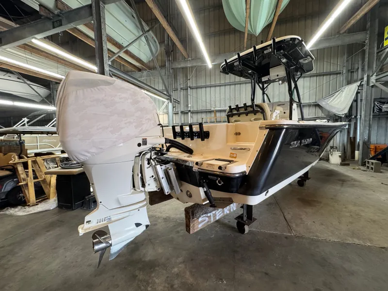 Slide: The Image of Sea Born LX24 Center Console 2020 - 4