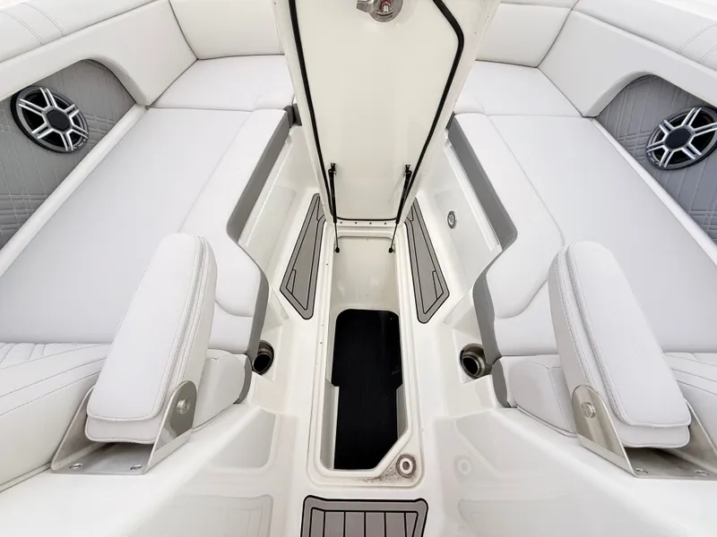 Slide: The Image of Sea Ray SDX 290 Outboard 2027 - 82