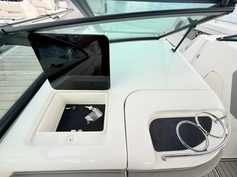 Slide: The Image of Sea Ray SDX 290 Outboard 2027 - 68