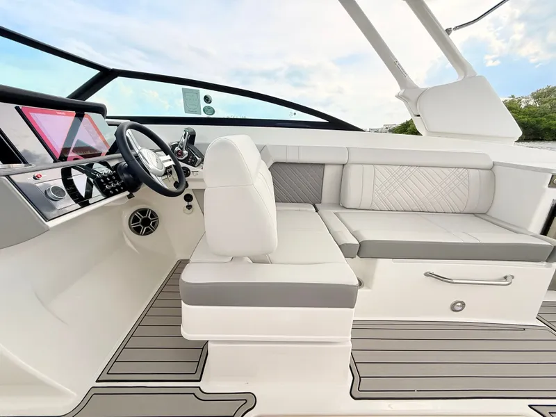 Slide: The Image of Sea Ray SDX 290 Outboard 2027 - 58