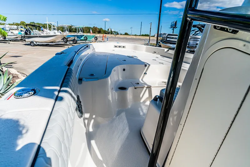 Slide: The Image of Sea Chaser 23 LX 2026 - 14