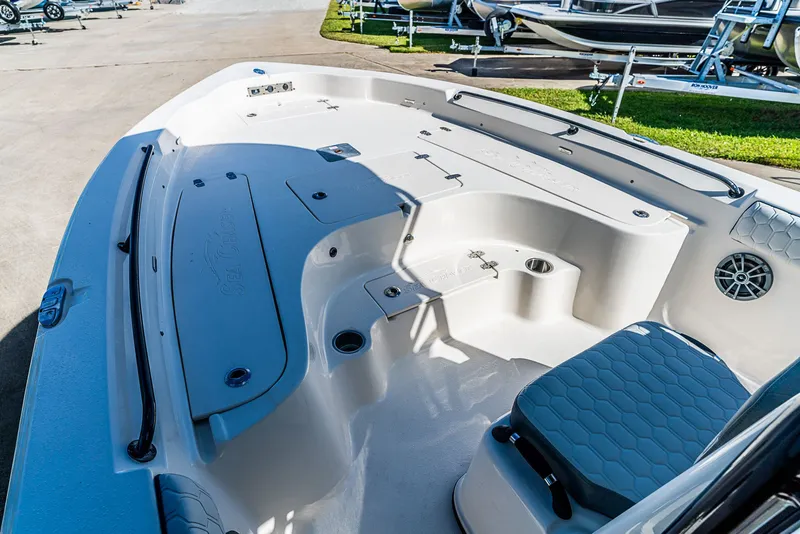 Slide: The Image of Sea Chaser 23 LX 2026 - 16