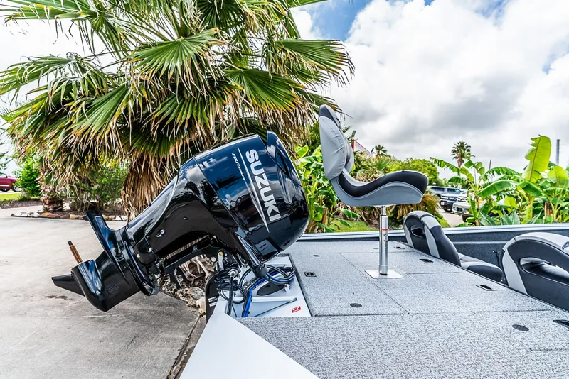 Slide: The Image of Smoker Craft Viper 2026 - 4