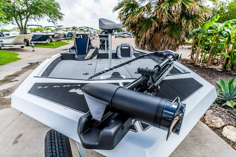 Slide: The Image of Smoker Craft Viper 2026 - 9