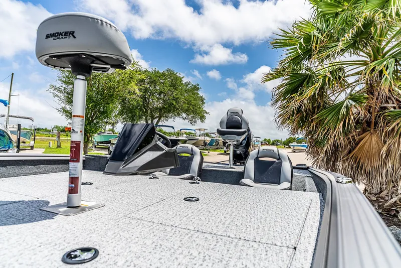 Slide: The Image of Smoker Craft Viper 2026 - 7
