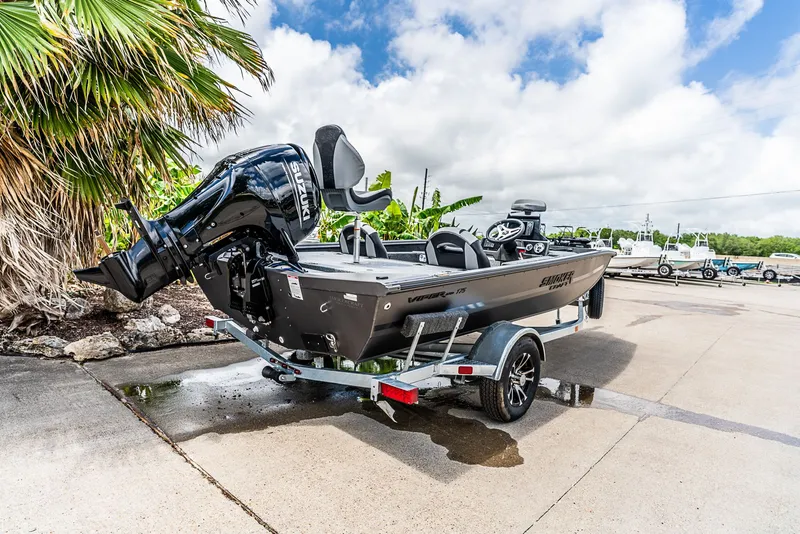 Slide: The Image of Smoker Craft Viper 2026 - 4