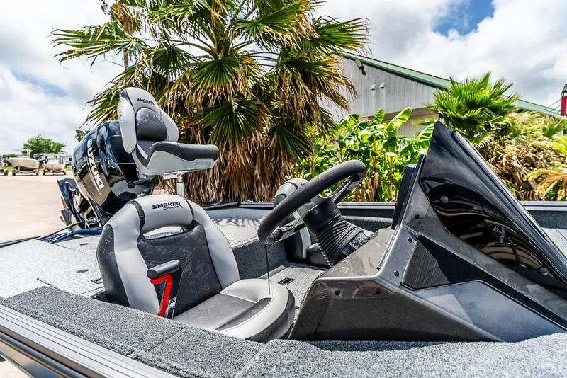 Slide: The Image of Smoker Craft Viper 2026 - 12