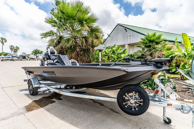 Slide: The Image of Smoker Craft Viper 2026 - 3