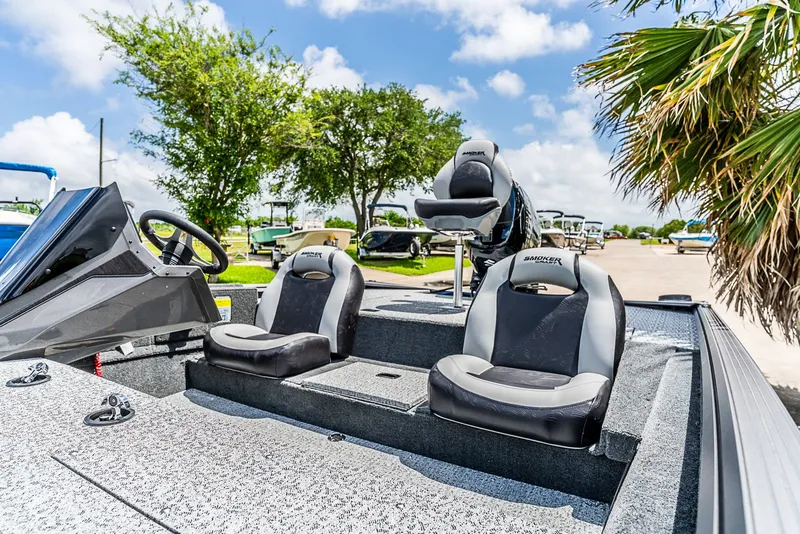 Slide: The Image of Smoker Craft Viper 2026 - 8