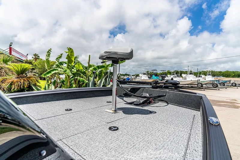 Slide: The Image of Smoker Craft Viper 2026 - 14