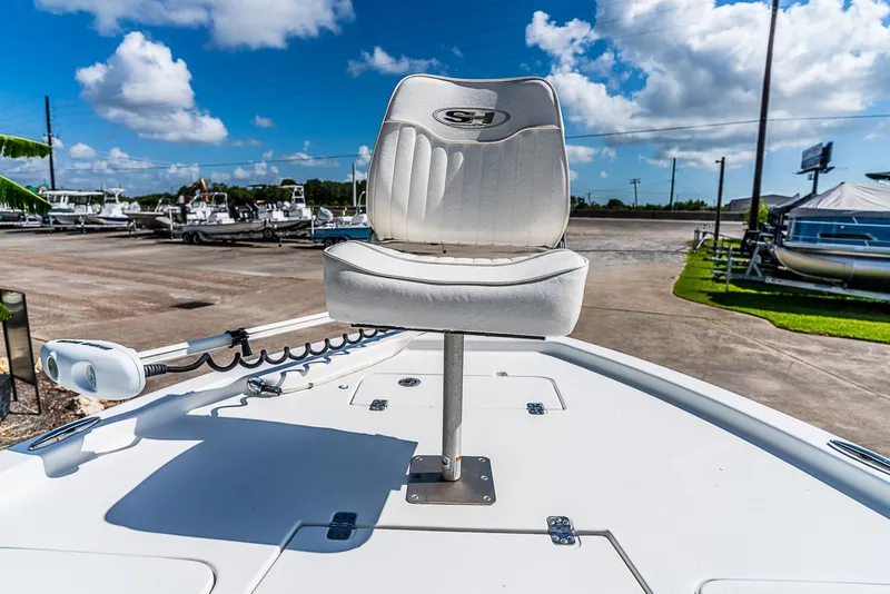 Slide: The Image of A white boat seat on the deck of a 2016 Sea Hunt BX 20 BR. - 15