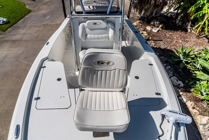 Slide: The Image of A 2016 Sea Hunt BX 20 BR with white seating and a helm station. - 16