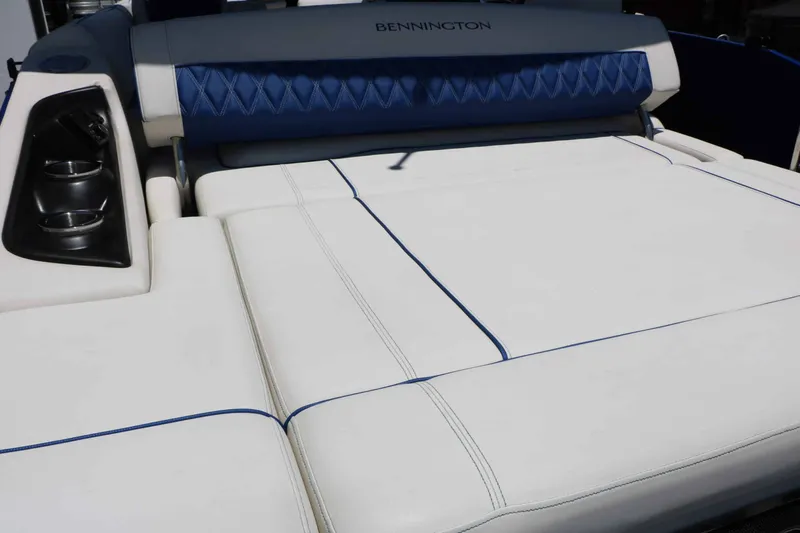 Slide: The Image of Bennington Rx23 Swingback Sport 2024 - 35